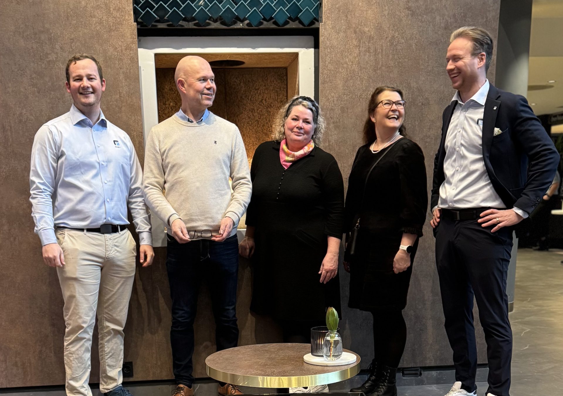 rektorer og frøy Fornøyde rektorer. Fv: Lasse Skeie i Frøy, Espen Arntsberg ved Guri Kunna vgs, Anita Frelsøy ved Ytre Namdal vgs, Marit Stovner ved Charlottenlund vgs og Anders Skaare i Frøy.