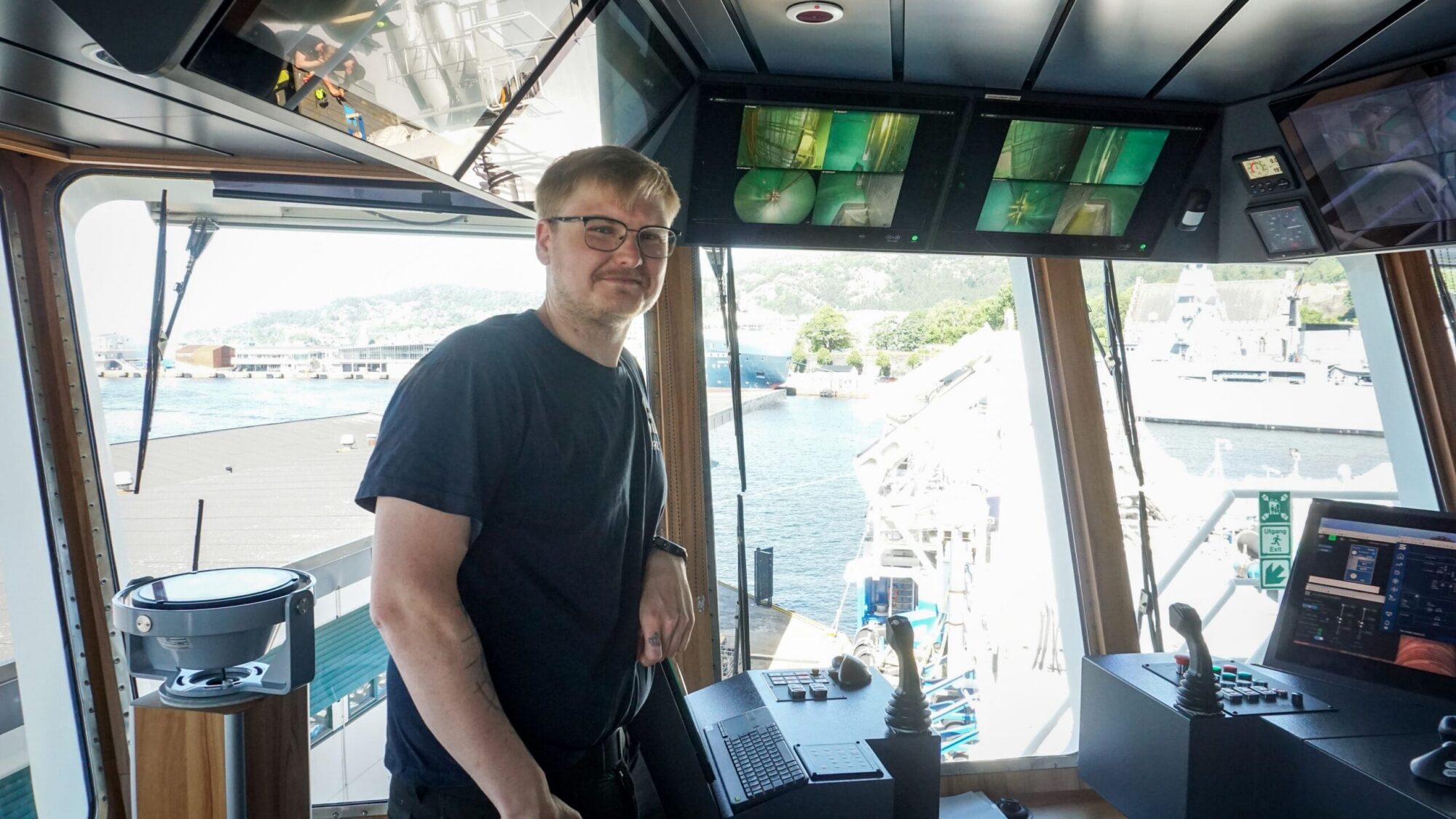 Ole Andreas Kvalvær om bord på Frøy Jarl. Foto: Tina Totland Jenssen/iLaks